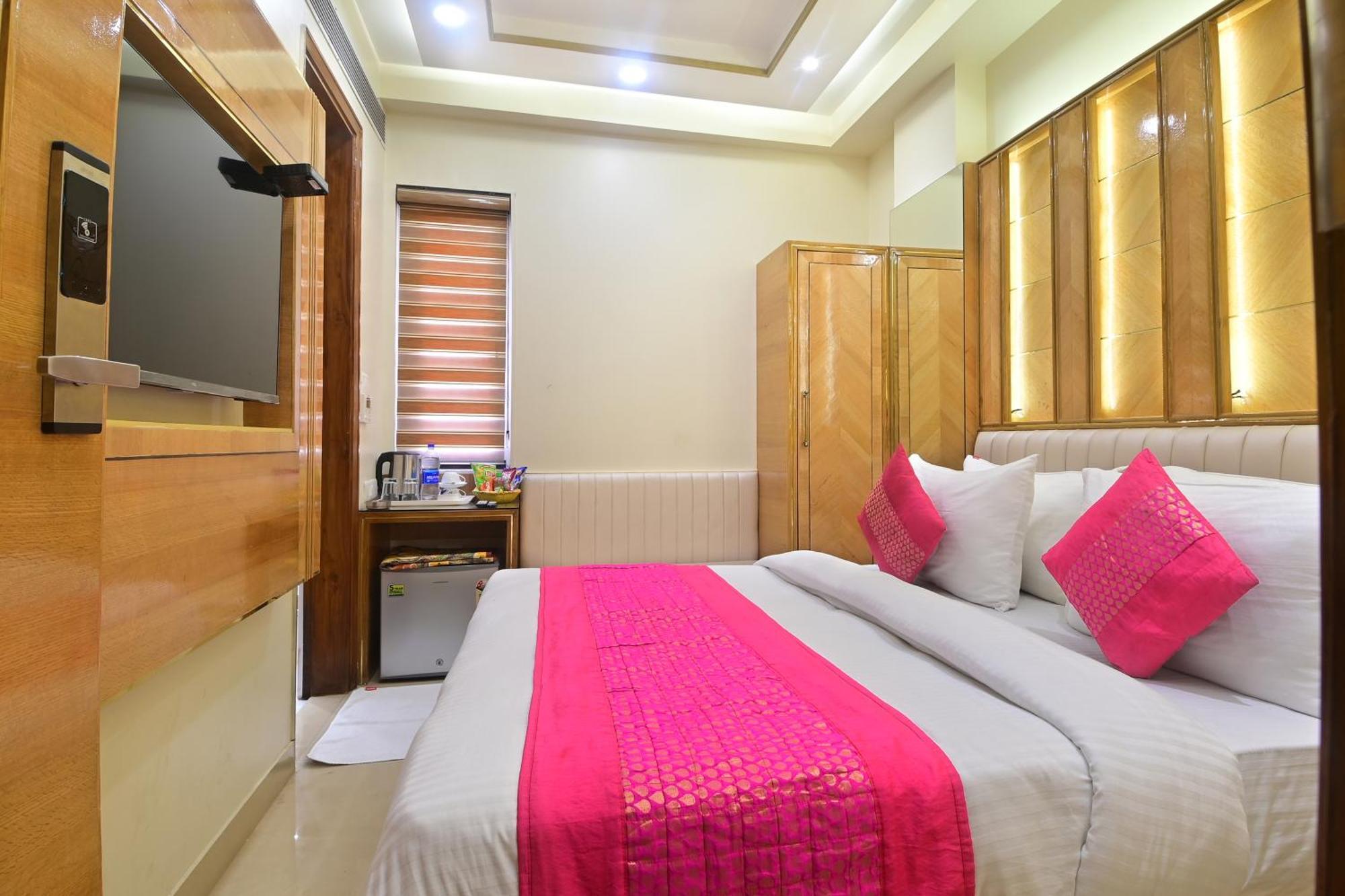 Hotel Gold Palace - 03 Mins Walk From New Delhi Railway Station Exterior photo
