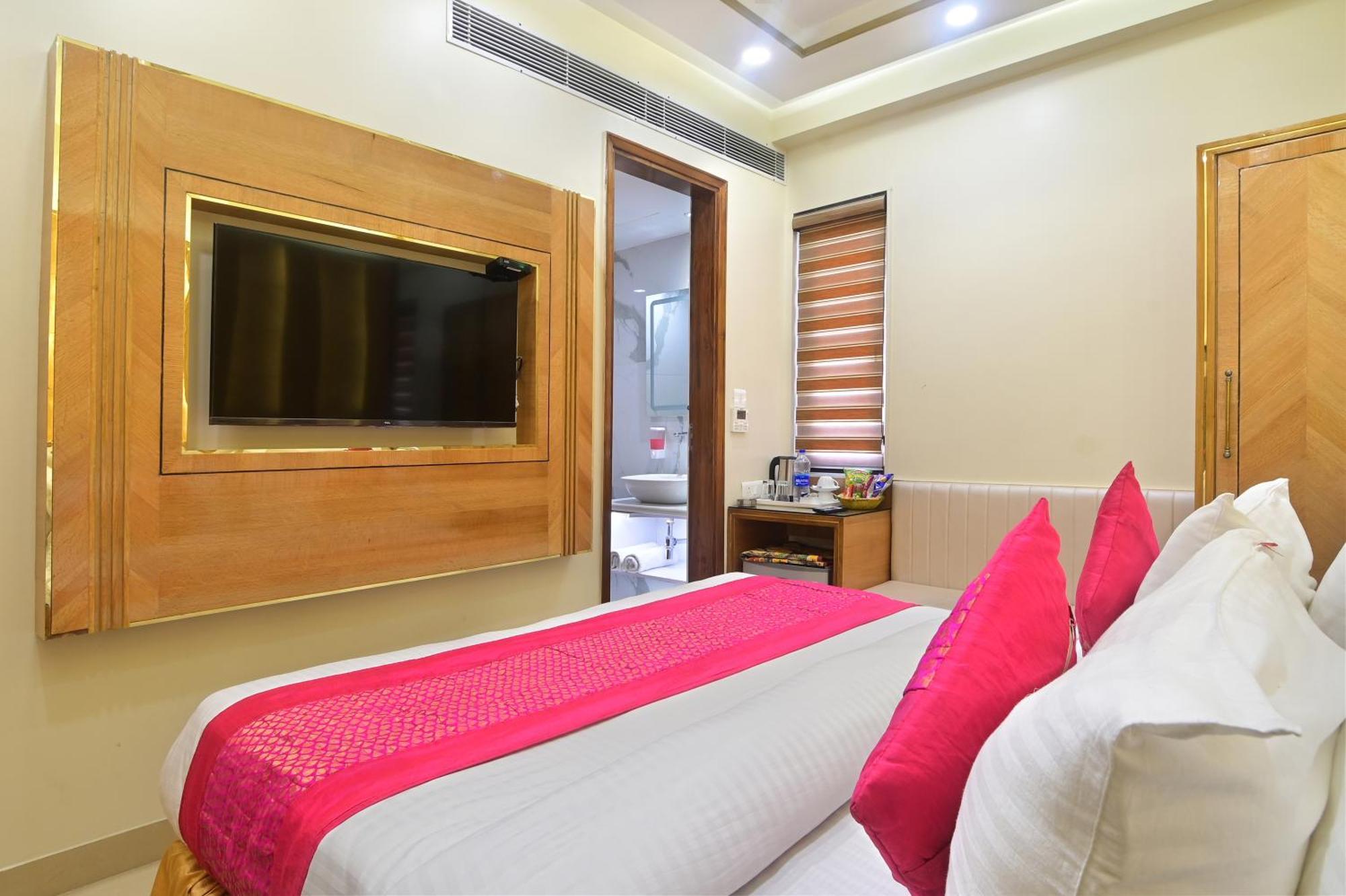 Hotel Gold Palace - 03 Mins Walk From New Delhi Railway Station Exterior photo