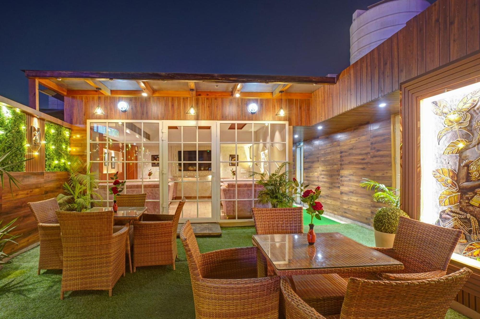 Hotel Gold Palace - 03 Mins Walk From New Delhi Railway Station Exterior photo