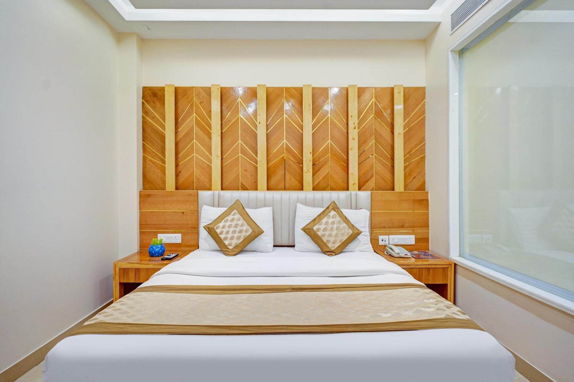 Hotel Gold Palace - 03 Mins Walk From New Delhi Railway Station Exterior photo